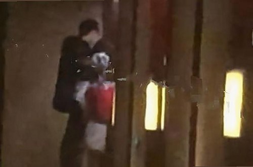 上海名校化学老师惊爆师生恋，娱乐圈吃瓜心理揭秘