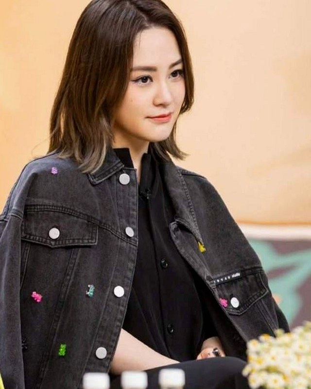 揭秘娱乐圈幕后与东方色彩：网红擦边与明星生活实录